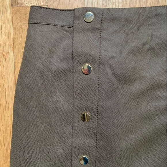NWT Zara Brown Faux Leather Button Detail Mini Skirt Size Large - Picture 2 of 11